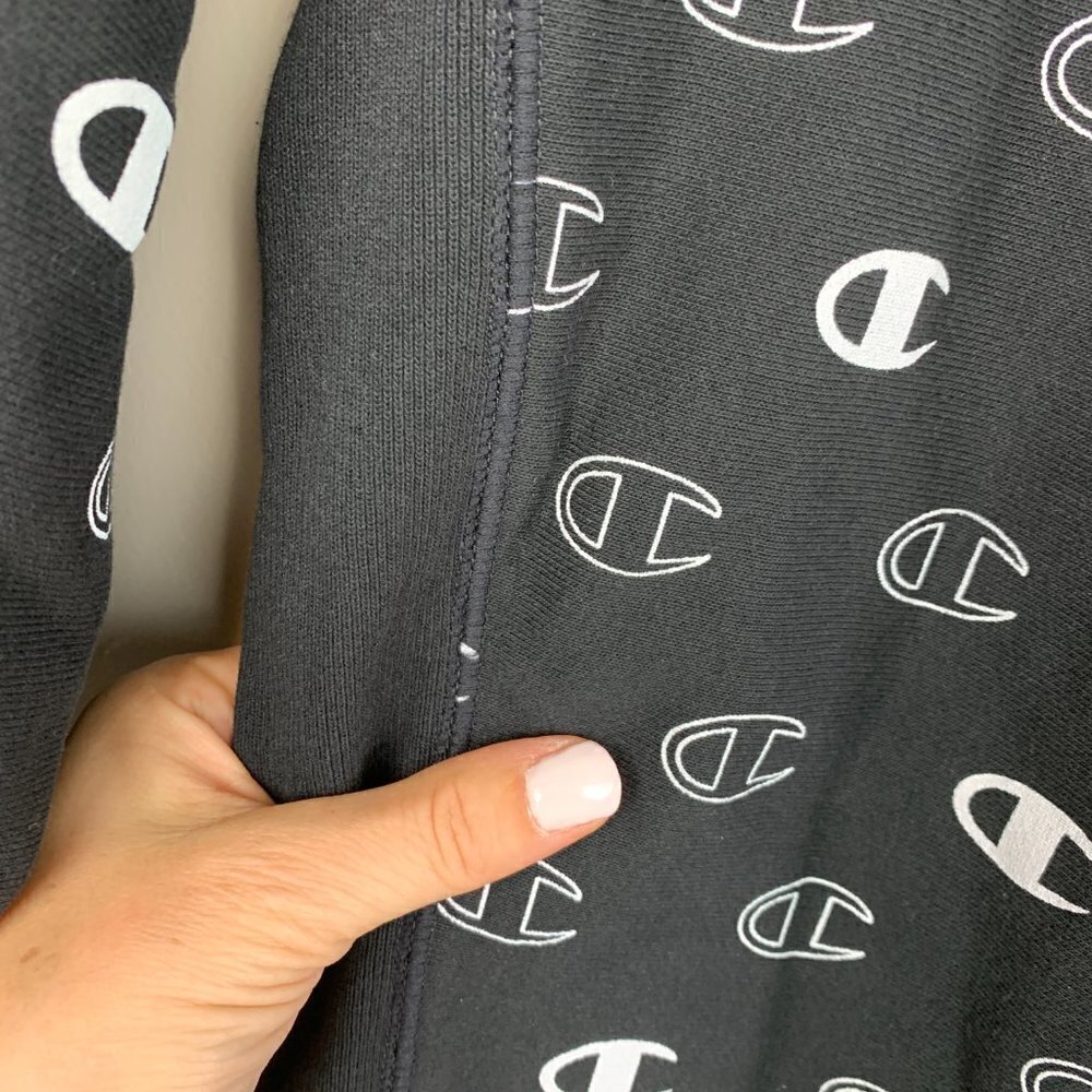 Champion Reverse Weave Logo Crew Neck Sweatshirt - Picture 8 of 8